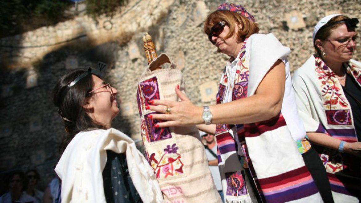 A Woman Describes Her First Aliyah to the Torah